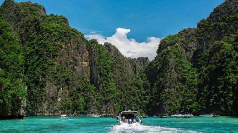 "Exploring Southeast Asia: Top 5 Destinations to Visit Before Turning 30"