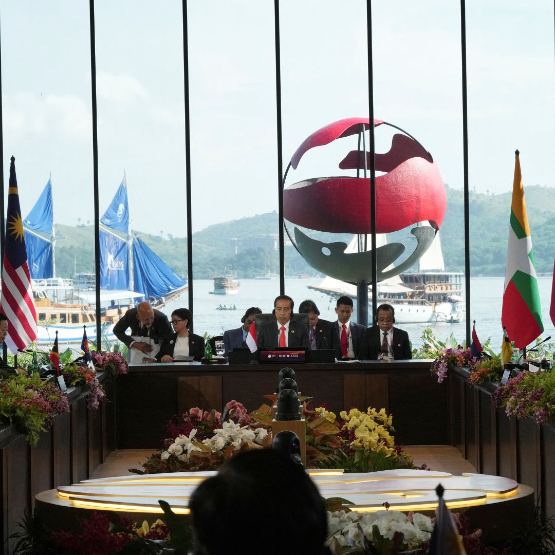 Malaysia Licenses Social Media Platforms, Singapore Steps Up Scam Detection: Combating Online Threats in Southeast Asia