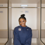 Simon Biles helps out German gymnasts in a Crowded bus in Paris