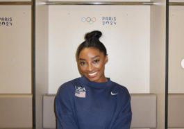 Simon Biles helps out German gymnasts in a Crowded bus in Paris