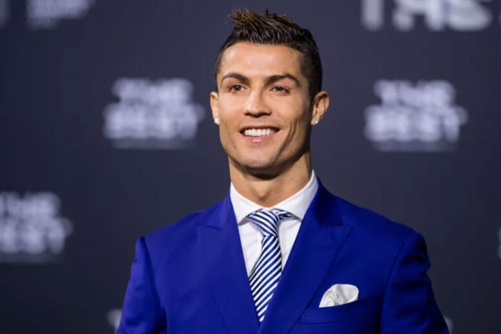 Ronaldo Smashes YouTube gets 5 Million Subs in 5 Hours