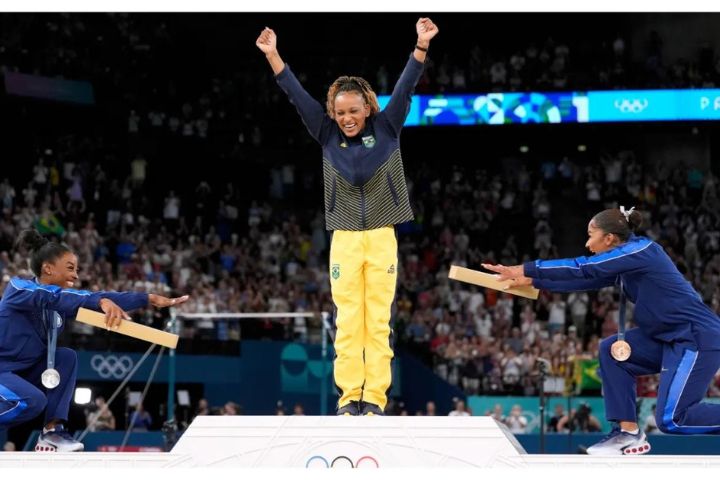 Michelle Obama supports Simone Biles and Jordan Chiles after their defeat