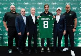 Aaron Rodgers reveals royal gift from Jets owner after getting signed