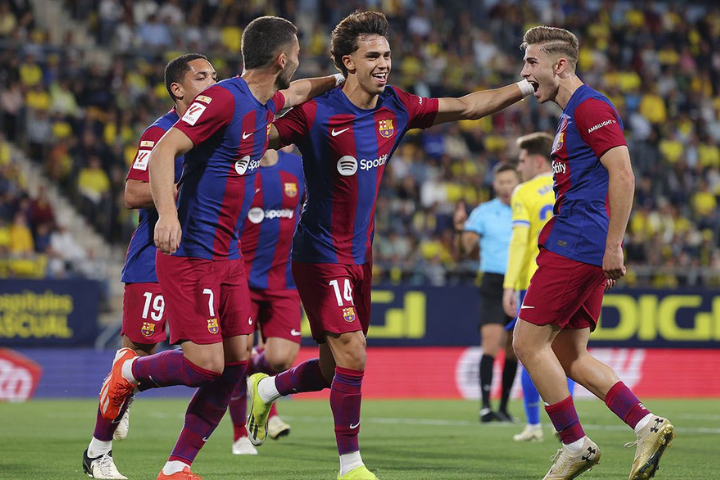 Barcelona Defender Shuns Premier League and Saudi Lure