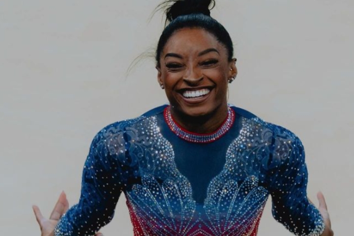 Simone Biles Celebrates Paris 2024 Success and Reunion with French Bulldog Lilo”