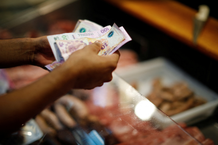 Argentina’s Economy Shrinks More Than Expected