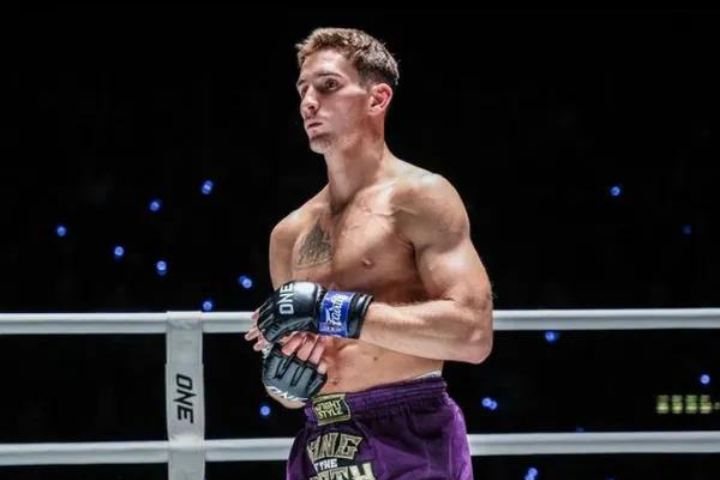 JO Gallacher shares his confidence in Nong-O