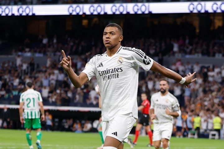 Mbappe Unfazed by Pressure of Succeeding Ronaldo