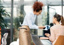 Miami steakhouse servers shares secret to make ends meet