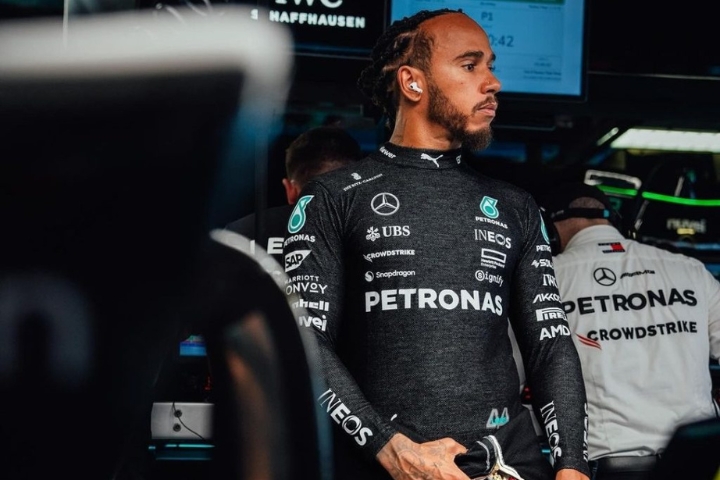 F1 star Hamilton blasts FIA boss for racial bias