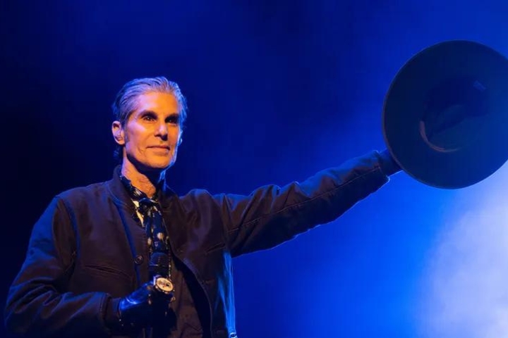 Perry Farrell's Wife: He Seeks Help After Onstage Outburst, 'He Will Persevere
