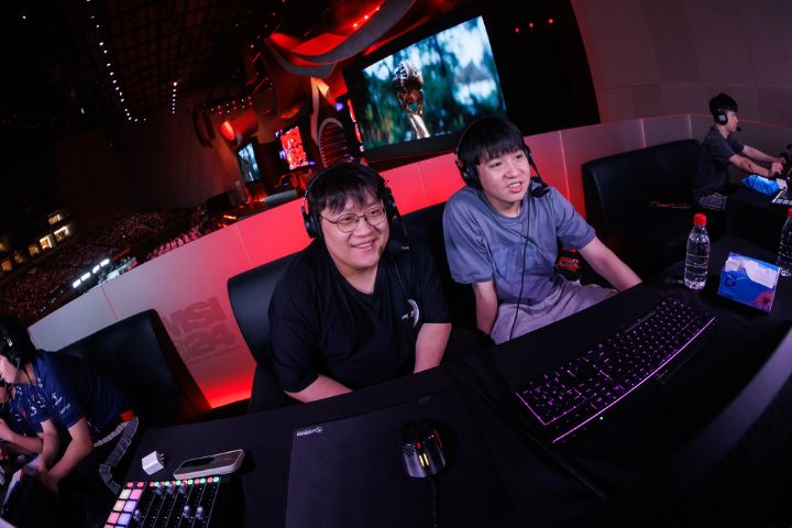 LOL Esports License Fees Will Be Reduced by Huya in 2024–2025