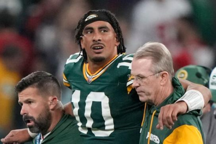 Packers Jordan Love has apparent lower leg injury