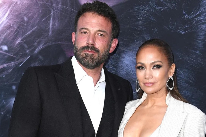 Ben Affleck and Jennifer Lopez Reunite with Kids After Divorce News