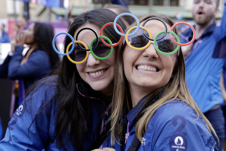After Paris Olympics, Athletes paraded on Champs Élysées for last celebration