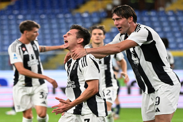Vlahovic scores a brace to put Juventus on top of the league