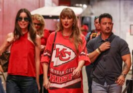 Taylor Swift Rocks Oversized Chiefs Tee to Support Boyfriend Travis Kelce