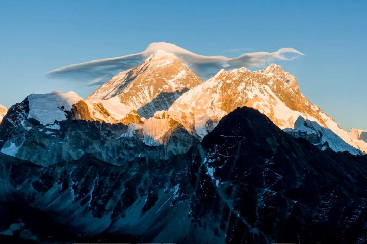 Mount Everest's Growth Accelerates Due to River Capture