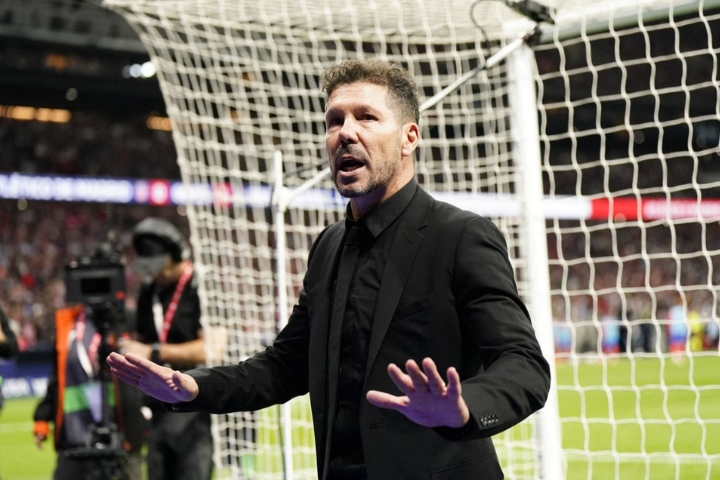Diego Simeone believes that players provoking fans should be punished