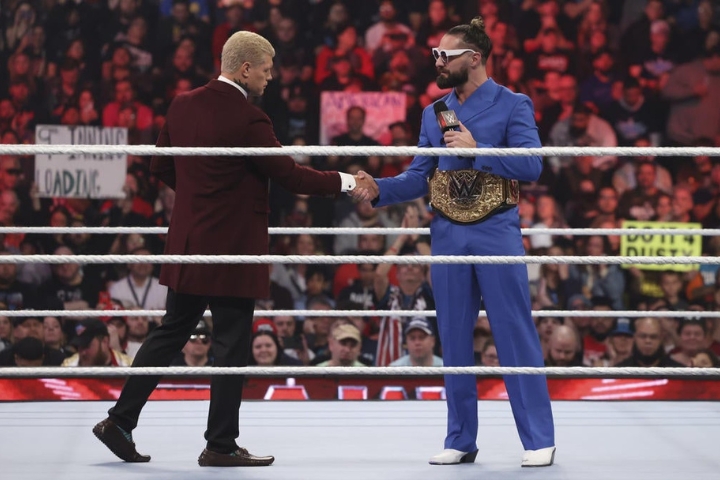 A WWE legend wants to see Seth Rollins VS CM Punk in WrestleMania