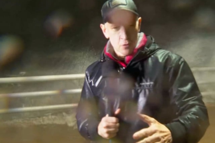 Anderson Cooper struck by flying debris during live reporting