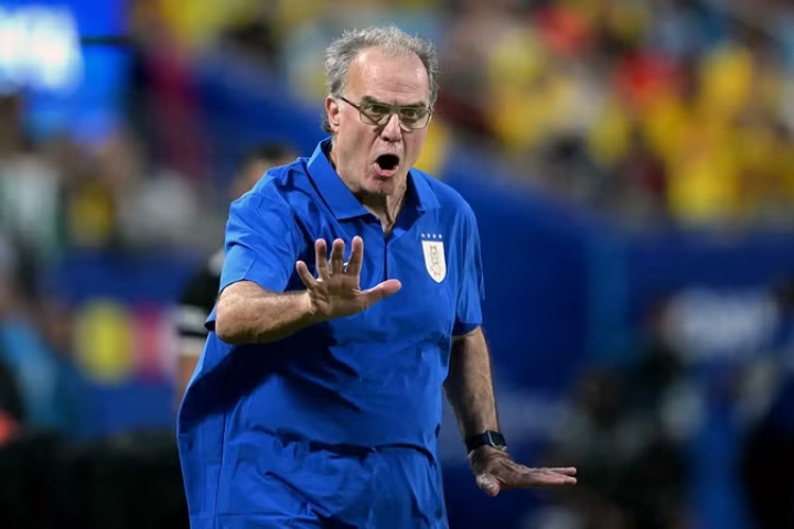 Uruguayan manager says his authority was impacted due to Suarez’s comment