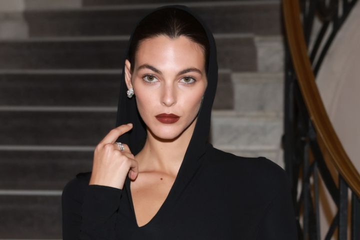 Vittoria Ceretti's Sweet Tribute to Leonardo DiCaprio with Phone Case Photo