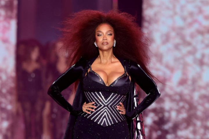 Tyra Banks Shines in 2024 Victoria's Secret Show