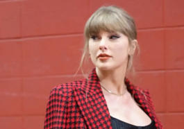 Taylor Swift Corrects Security Guard at Chiefs Game