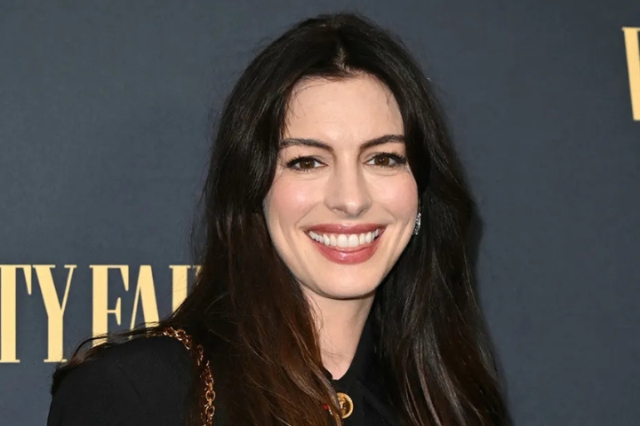 Anne Hathaway and Son's Surprising Encounter with Knicks Player